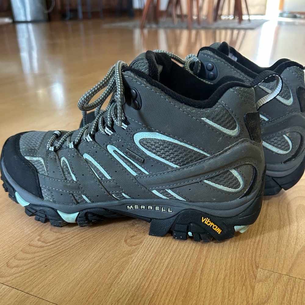 Merrell Outdoor Boots in Gray and Black